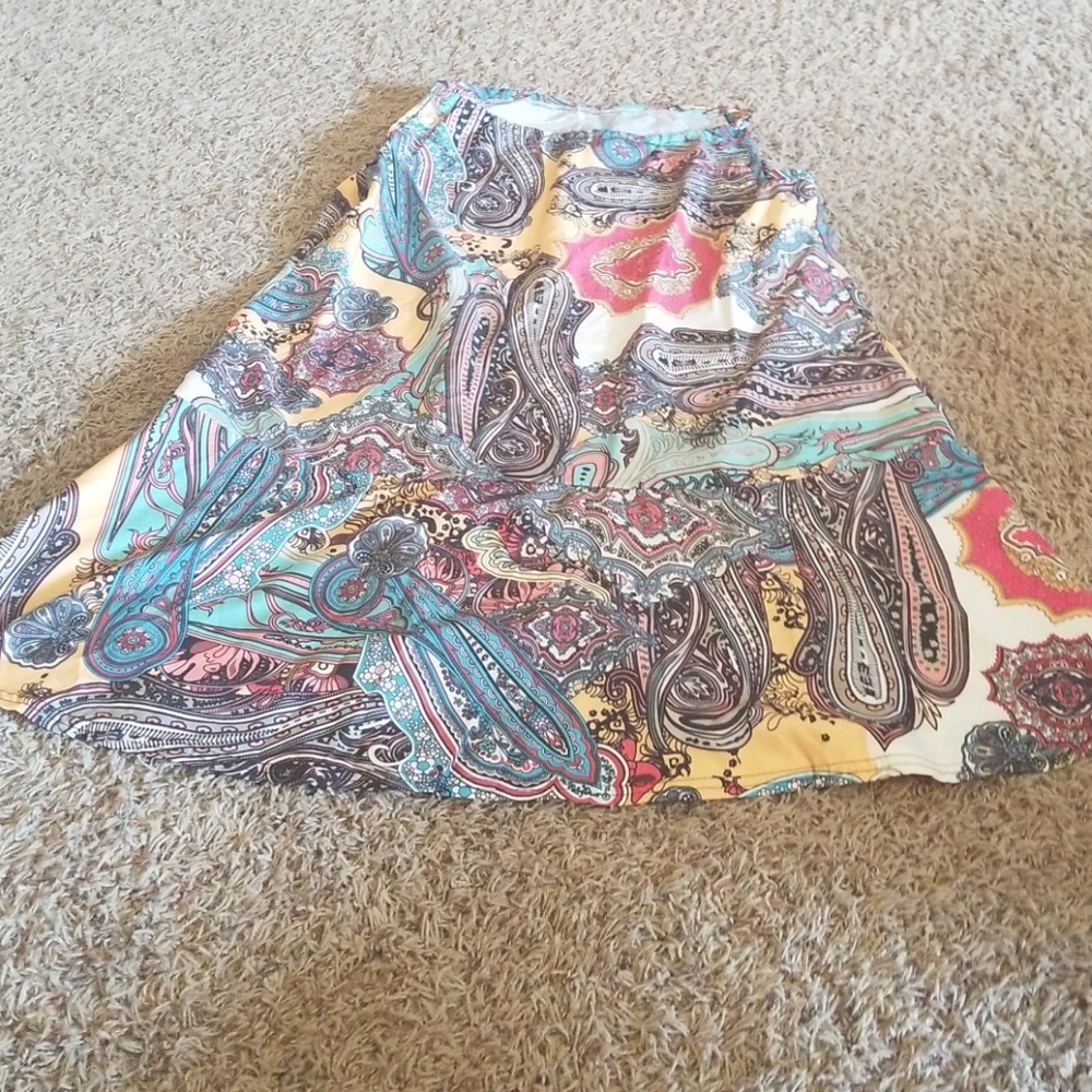 Large paisley dress new with out tags LAST CHANCE!